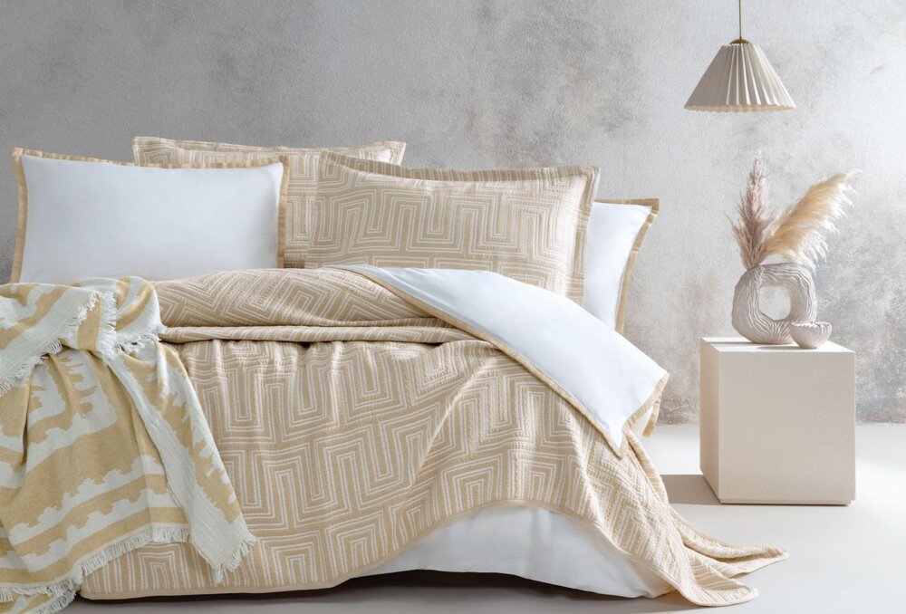 Постельное белье из 8-ми предметов Queen Size Harlow, цвет Mustard — изображение 1